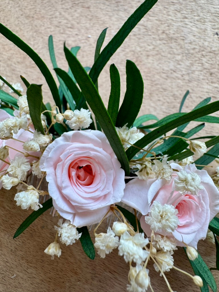 Peineta Rose rosas blancas preservadas · Menorca Flowers